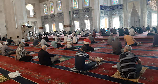 Diyanet İşleri Başkanı Erbaş: 'Camileri sabah, akşam ve yatsı vakitlerinde de cemaatle namaza açıyoruz'
