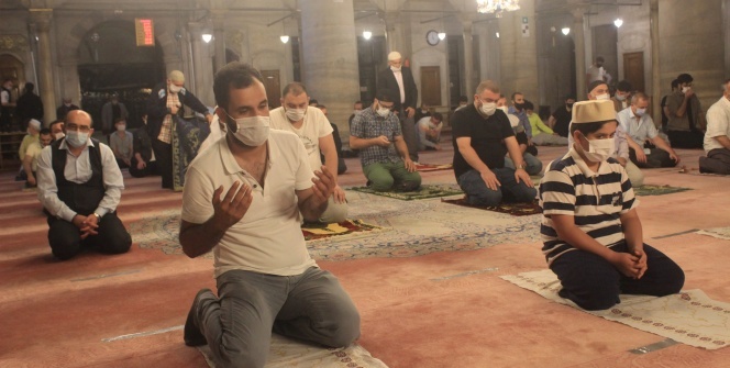 3 ay sonra camiye kavuşan vatandaşlar duygu dolu anlar yaşadı