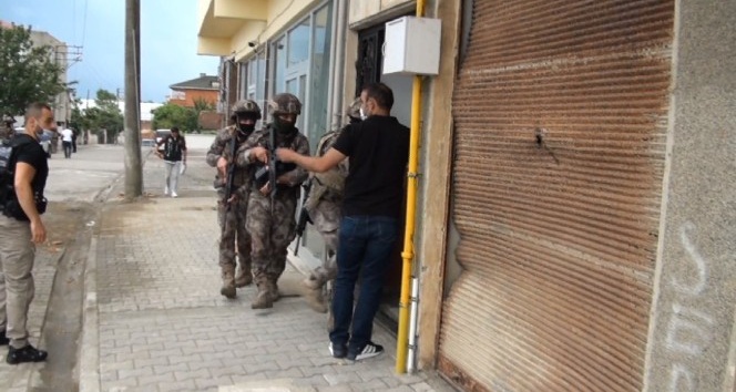 Trabzon’daki uyuşturucu operasyonunda gözaltına alınan 15 kişi tutuklanarak cezaevine gönderildi