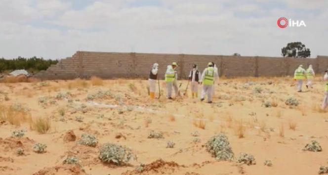 Libya’da bulunan toplu mezarlardaki kazı çalışmaları görüntülendi