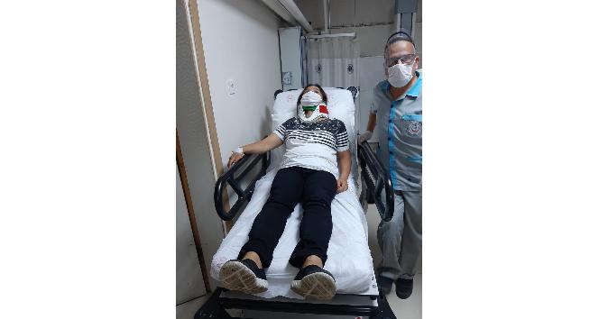 Ünlü şarkıcı Alişan bugün öğleden sonra ailesiyle birlikte şahsi otomobile İstanbul’dan İzmir’e giderken kaza geçirdi. Kaza İstanbul-İzmir otobanının Manisa Saruhanlı ilçesi yakınlarında yaşandı. Kazada ünlü şarkıcı Alişan ve araçta bulunan eşi Buse 