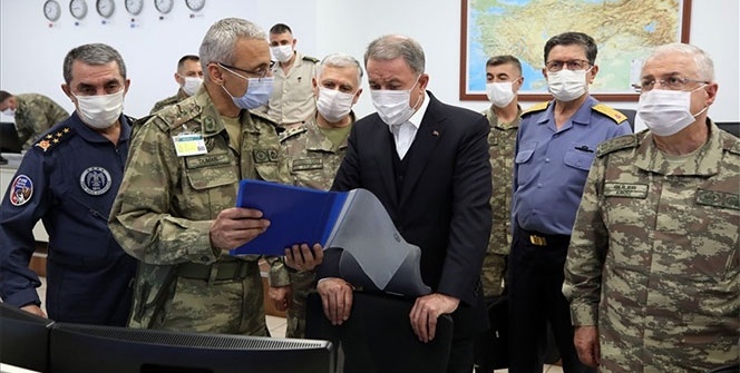 Bakan Akar ve komutanlardan yoğun mesai