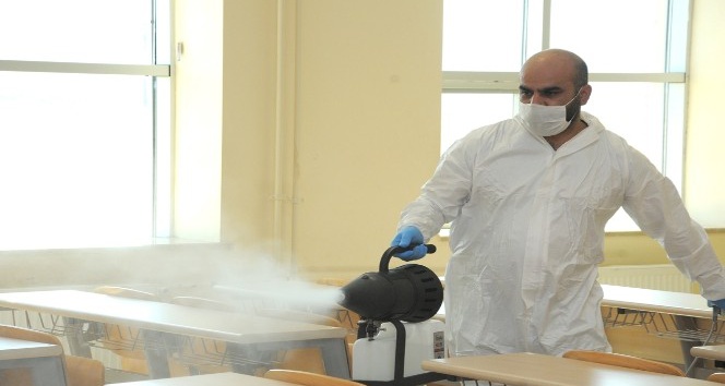 Belediye, YKS öncesi sınav merkezlerini dezenfekte etti