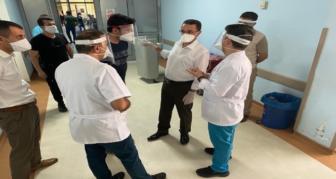 Kaymakam Sinanoğlu Cizre Devlet Hastanesinde incelemelerde bulundu