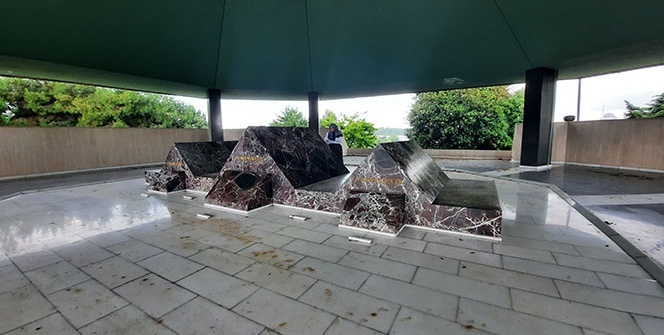 Yassıada Kararları’nın 'yok' sayılmasının ardından maktul ile katil’in mezarları böyle görüntülendi