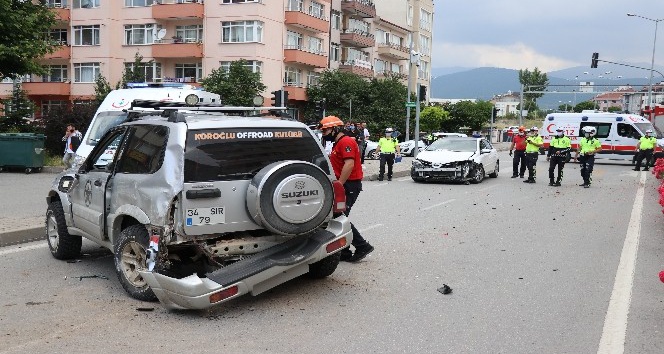 Bolu’da otomobille çarpışan cip takla attı: 1 yaralı