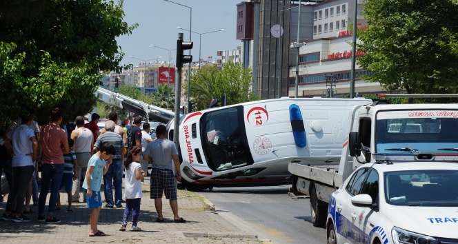 Aydın’da ambulans devrildi, 6 yaralı