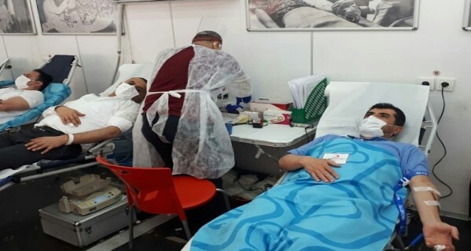 Bismil Devlet Hastanesi çalışanlarından kan bağışı kampanyasına destek
