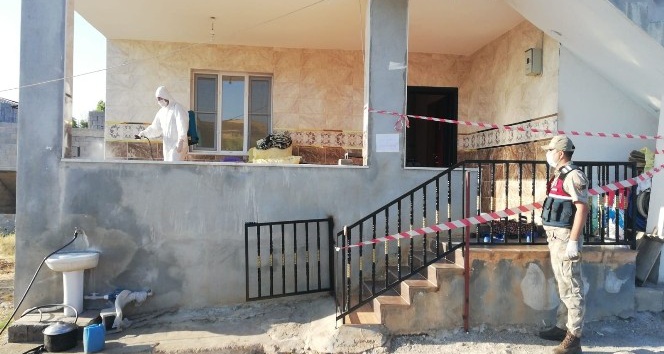 İslahiye‘de karantina altına alınan evler dezenfekte edildi