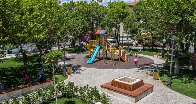 Kuşadası’nda Alev Atak Parkı yenilendi
