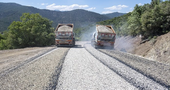 Mersin’de yayla sezonu başladı asfalt çalışmaları hız kazandı