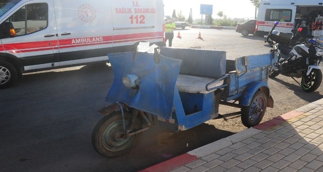 Karaman’da üç tekerli motosiklet devrildi: 4 yaralı