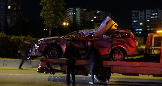 Ankara’da yol temizleme aracına çarpan otomobilin sürücüsü hayatını kaybetti