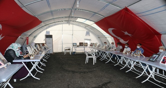 HDP önündeki ailelerin evlat nöbeti 303’üncü gününde