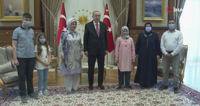 Cumhurbaşkanı Erdoğan, görme engelli hafız Ravzanur&#039;u kabul etti