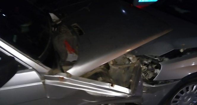 Kırıkkale’de 2 otomobil kafa kafaya çarpıştı: 2 yaralı