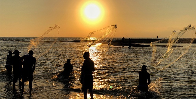 Gün batımında balık avı keyfi