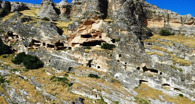 Binlerce yıllık geçmişi bulunan Hasuni Mağaraları turizme kazandırılmayı bekliyor