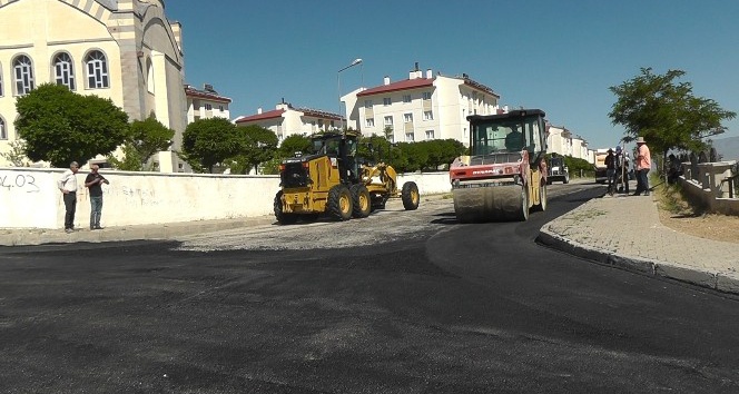 Erciş Belediyesinden yol bakım ve onarım çalışması