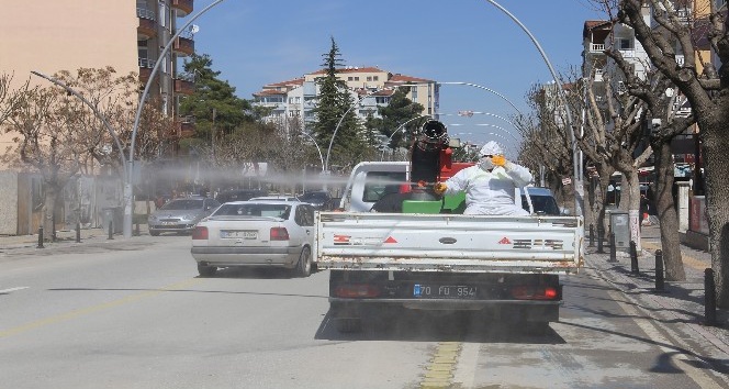 Karaman Belediyesinin dezenfekte çalışmaları gece-gündüz devam ediyor