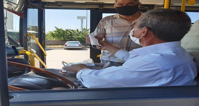 Isparta’da Halk Otobüsleri’nde yolculara hijyen mendili