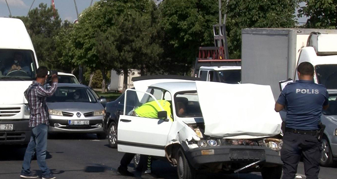 Otomobil minibüse arkadan çarptı: 5 yaralı