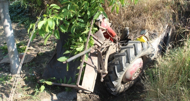 Manisa’da feci kaza: traktör ikiye bölündü, otomobil alev alev yandı