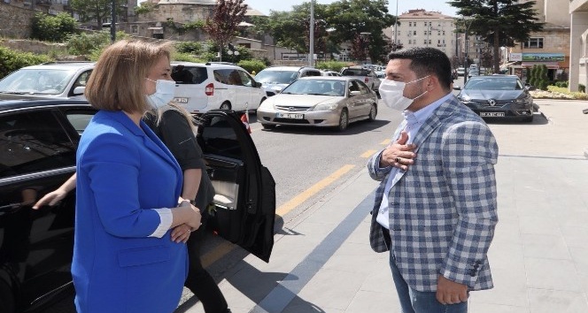 Nevşehir Valisi Becel, Belediye Başkanı Arı’yı ziyaret etti