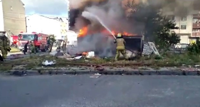Arnavutköy’de bir baraka alev alev yandı