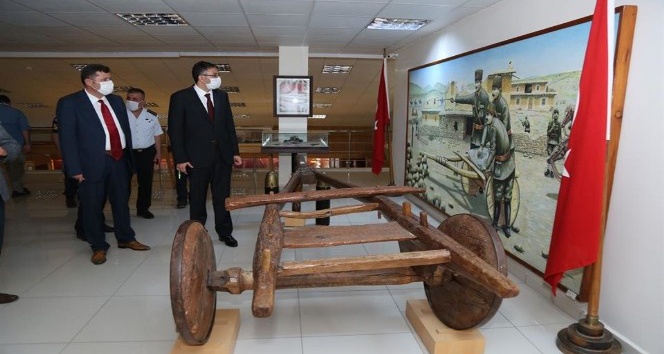 Vali Ali Çelik, Dumlupınar Kurtuluş Savaşı Müzesi’ni ziyaret etti