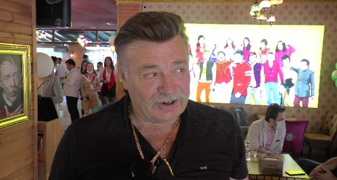 Ümraniye’de sosyal mesafeli Yeşilçam konseptli kafe açıldı