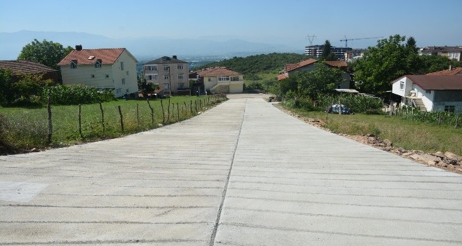İzmit Belediyesi toprak yoldaki ulaşım problemini çözdü
