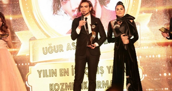 Makyaj Uzmanı Uğur Arslan’a Altın Zambak Ödülleri&#039;nde &#039;Yılın En İyi Makyaj Sanatçısı&#039; Ödülü