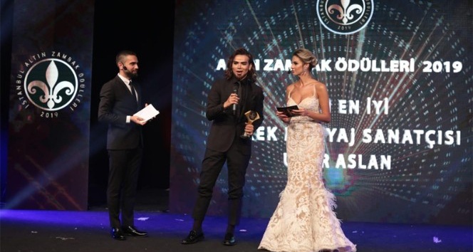 Makyaj Uzmanı Uğur Arslan’a Altın Zambak Ödülleri’nde ’Yılın En İyi Makyaj Sanatçısı’ ödülü