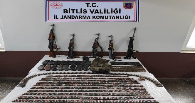 Bitlis’te çok sayıda silah ve mühimmat ele geçirildi