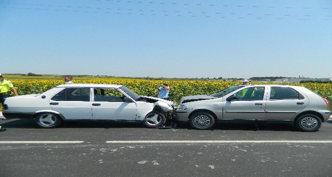Lüleburgaz’da iki otomobil çarpıştı: 3 yaralı