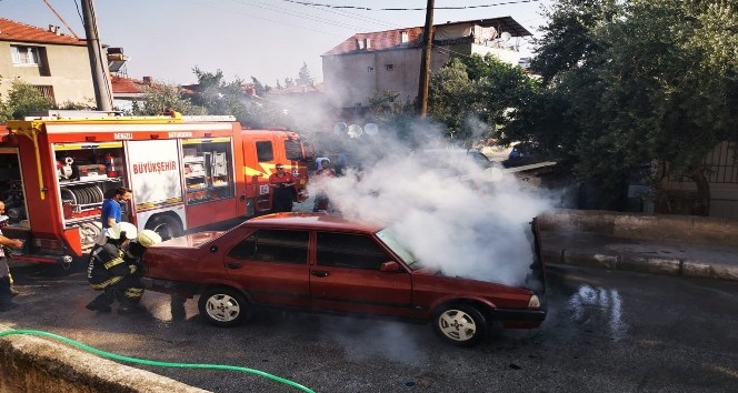 Denizli’de otomobil yangını