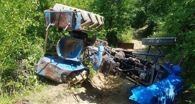 Tarlaya giderken devrilen traktörün altında kalan yaşlı adam öldü