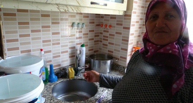 Şile'de suları akmayan vatandaş: 'Torunlarım su olmadığı için yıkanmaya denize gidiyorlar'