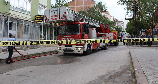 Ankara&#039;da korkutan yangın: Mahsur kalan anne ve çocuklarını itfaiye kurtardı