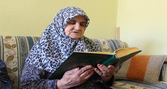 (Özel) 81 yaşında Kur’an-ı Kerim okumayı öğrendi