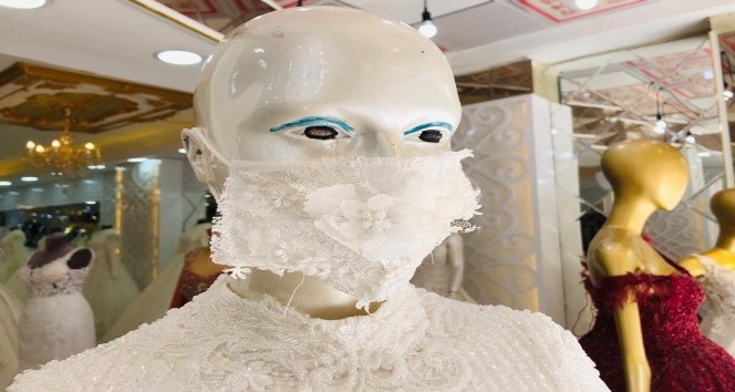 Mardin’de bir işletmeci gelinliklere uygun maske üretiyor
