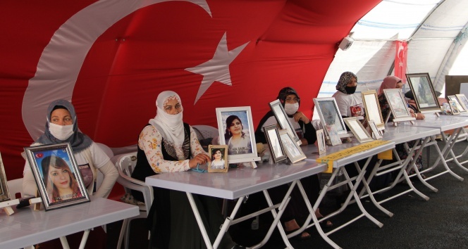 HDP önündeki ailelerin evlat nöbeti 310’uncu gününde