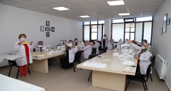 Nevşehir’de işitme engelliler ve çocuklar için özel maske üretiliyor