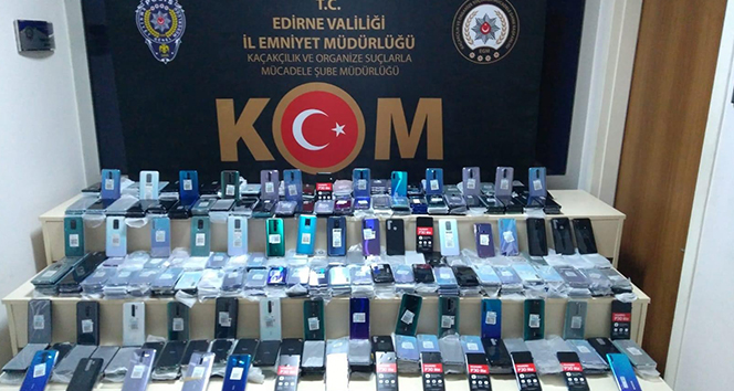 Kapıkule’de tırdan milyonluk kaçak cep telefonu çıktı