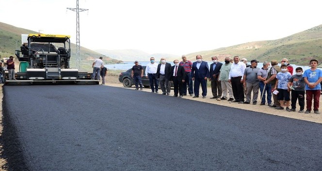 Vali Cüneyt Epcim Pamuktaş köyünde yürütülen asfalt çalışmalarını inceledi