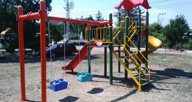 Bahşılı Belediyesi parklardaki oyun grupları yenileniyor