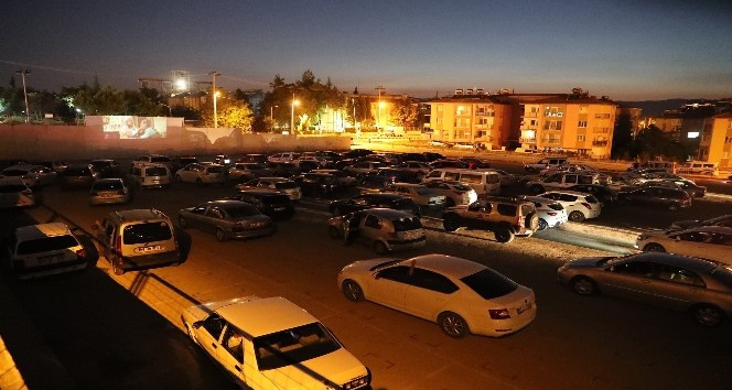Burdur’da ilk arabada açık hava sineması