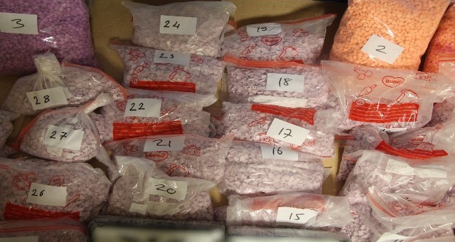 Kapıkule’de bir tırda 135 bin uyuşturucu hap ve 2 kilo kokain ele geçirildi