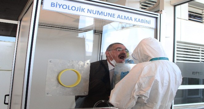 Antalya Havaliman’ında  PCR testi için 3100 numune alındı